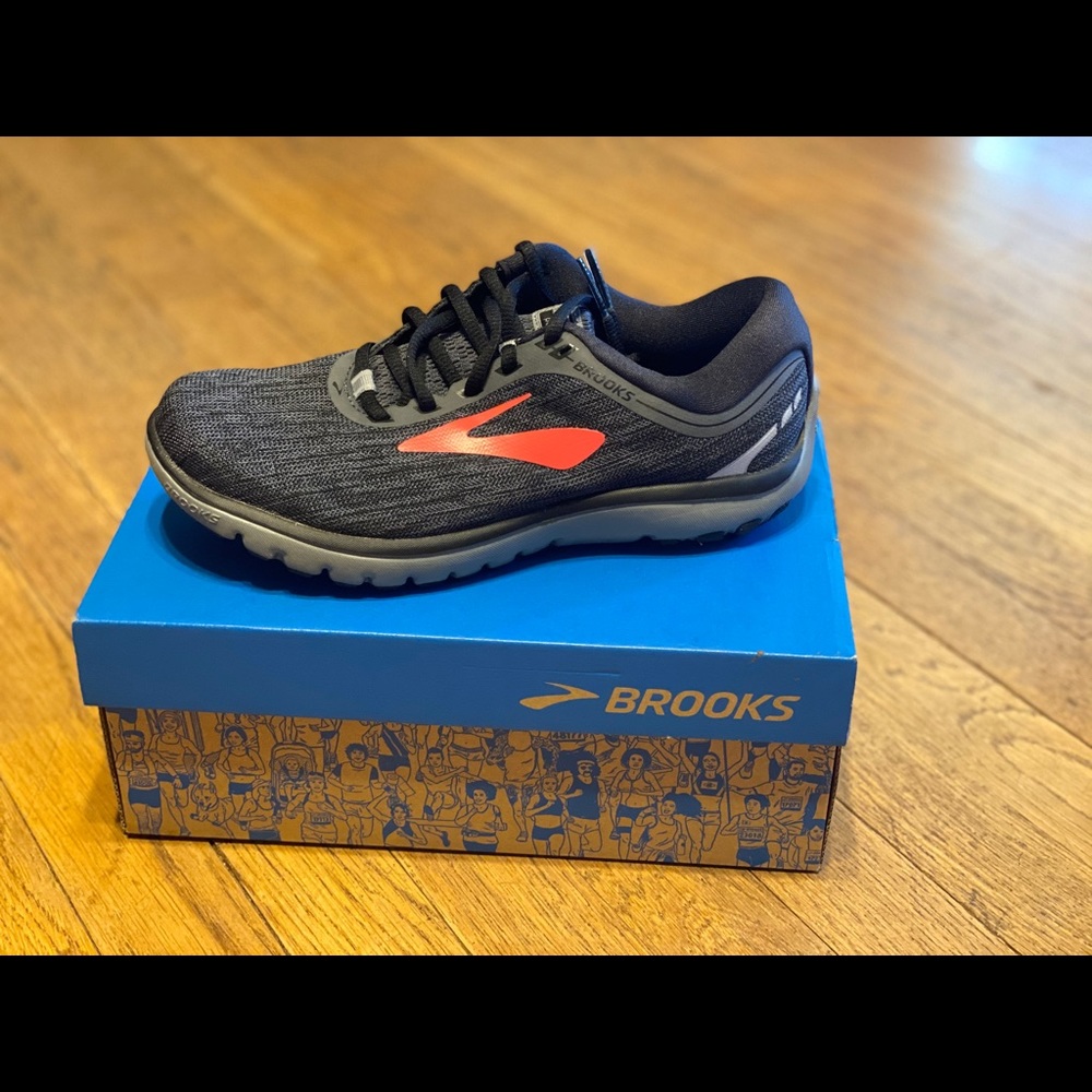 Brooks size 7